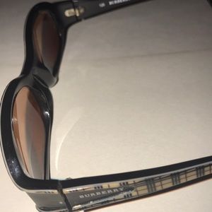 Burberry woman’s frames with Prescription in it